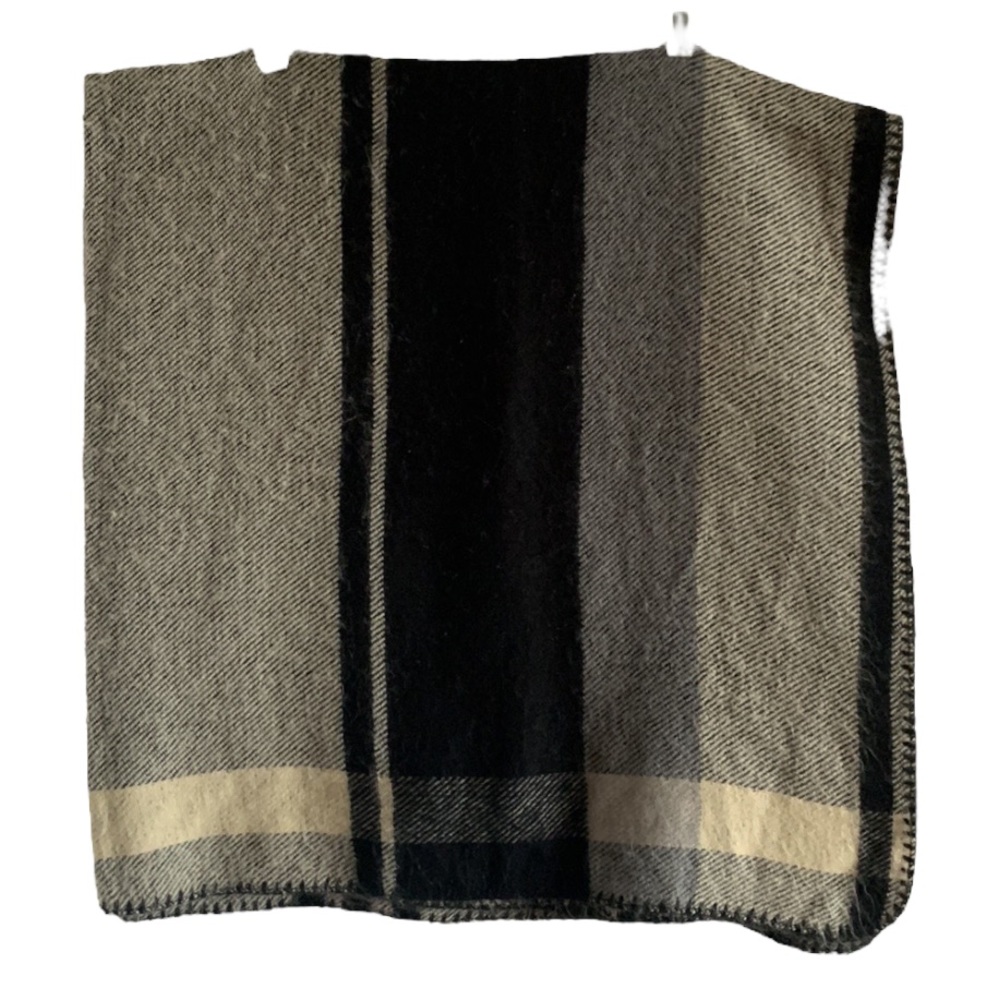 BCBG MaxAzria Stripes Herringbone Warm Cozy Reversible Throw Coastal Minimalist